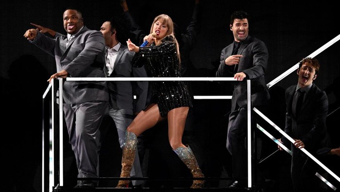 Taylor Swift performs, as her record-breaking The Eras Tour comes to an end with the first of her three concerts, in Vancouver, British Columbia, Canada December 6, 2024.  REUTERS/Jennifer Gauthier NO COMMERCIAL OR BOOK SALES