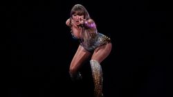 Aksi Memukau Taylor Swift Akhiri The Eras Tour Aksi Memukau Taylor Swift Akhiri The Eras Tour