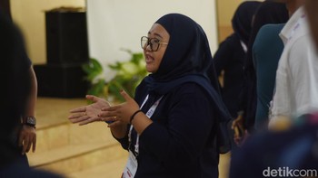 BAKTI bekerja sama dengan inlingua, lembaga pelatihan bahasa internasional, untuk menyediakan kurikulum Bahasa Inggris yang relevan bagi pelaku pariwisata di Kabupaten Sumenep.