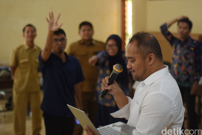 Sebanyak 30 pelaku pariwisata Sumenep mengikuti pelatihan Bahasa Inggris digital yang digagas BAKTI di aula Diskominfo Sumenep, Selasa (3/12/2024).