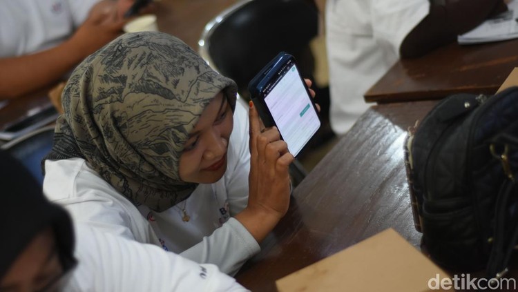 Sebanyak 30 pelaku pariwisata Sumenep mengikuti pelatihan Bahasa Inggris digital yang digagas BAKTI di aula Diskominfo Sumenep, Selasa (3/12/2024).