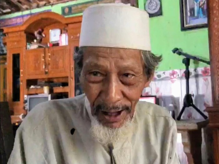 tokoh agama sekaligus mantan guru ayah Miftah, Kyai Syamsudin