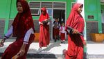 Semangatnya Siswa SD di Konawe Kepulauan Belajar dengan Internet
