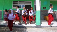 Perjalanan dari papan tulis ke layar cahaya di SDN 3 Wawonii Tengah bukan hanya kisah tentang transformasi pendidikan, tetapi juga sebuah inspirasi bahwa harapan dapat tumbuh di mana saja, termasuk di pelosok Wawonii Tengah. Dengan akses internet, masa depan tidak lagi sekadar angan-angan, tetapi sebuah kemungkinan yang nyata.