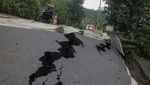 Penampakan Jalan Terbelah di Pelabuhan Ratu Sukabumi