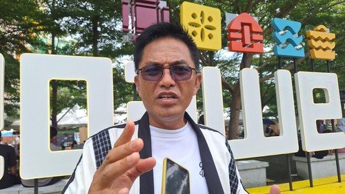 Kepala Dinas Pariwisata NTB, Jamaluddin Malady, saat diwawancarai di Masjid Islamic Center Mataram, Sabtu (7/12/2024). (Nathea Citra/detikBali)