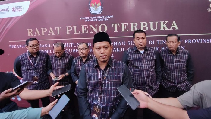 Ketua KPU Banten M Ihsan dan jajaran komisioner