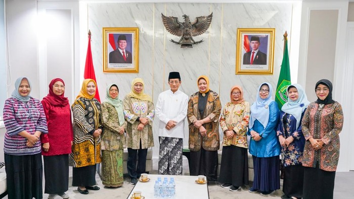 Khofifah bersama kader Muslimat NU bertemu Menag