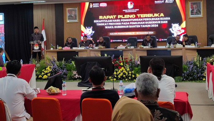 KPUD Banten gelar pleno terbuka rekapitulasi penghitungan suara Pilkada 2024 untuk tingkat provinsi.