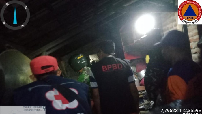 longsor di malang timpa rumah warga