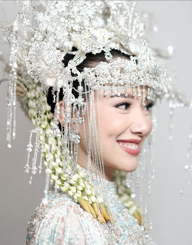 Makeup Pengantin Athina Papadimitriou pakai brand kosmetik lokal.