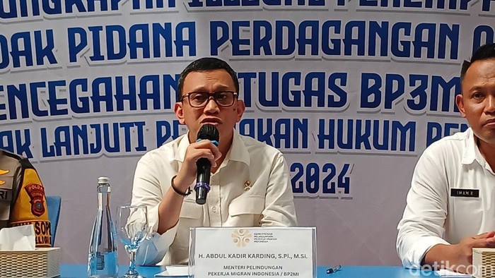 Menteri Perlindungan Pekerja Migran Indonesia (P2MI), Abdul Kadir Karding saat kunjungan kerja ke Batam. (Alamudin/detikcom)