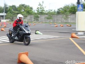Jajal Singkat PCX 160 Terbaru: Bertahan di Zona Nyaman