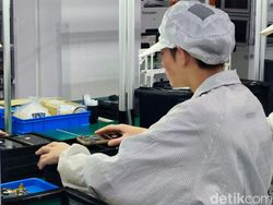 Mengintip Proses Produksi HP Tecno di Chongqing