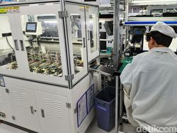 Mengintip Proses Produksi HP Tecno di Chongqing