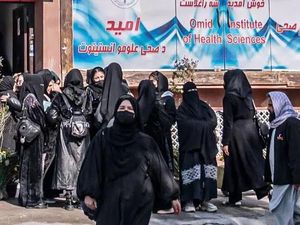 Taliban Larang Perempuan Afghanistan Ikut Kursus Kebidanan