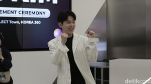 Paul Kim nggak berhenti menampilkan wajah cerianya lo!