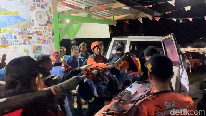 Pencarian Cika, pendaki yang terseret arus di Gunung Bekel Mojokerto
