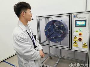 Mengintip HP Tecno Disiksa, Disemprot Air Sampai Dibanting