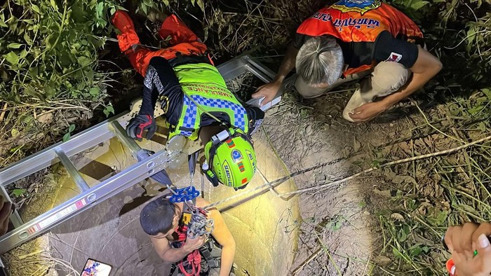Penyelamatan pria China yang jatuh ke dalam sumur  terbengkalai selama 3 hari