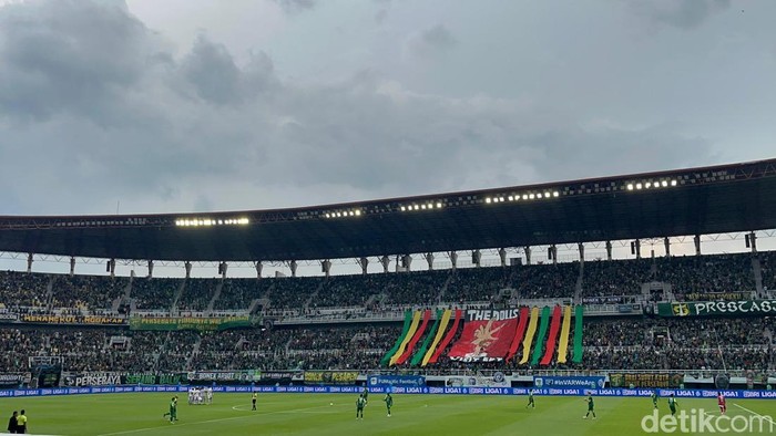 Laga Persebaya vs Arema FC di Stadion Gelora Bung Tomo (GBT) di Surabaya