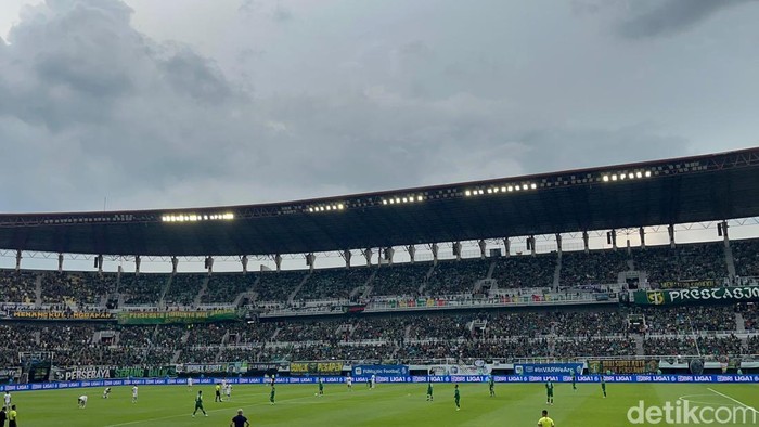 Laga Persebaya vs Arema FC di Stadion Gelora Bung Tomo (GBT) di Surabaya