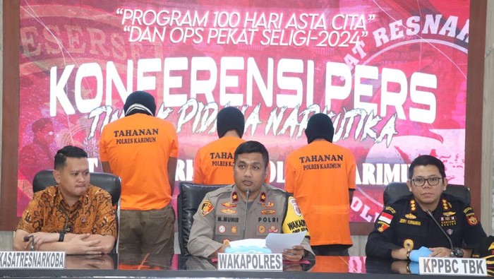 Polres Karimun menangkap 3 kurir dan menyita 11,6 kilogram sabu.