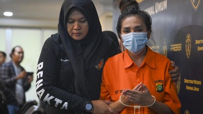 Potret Dokter Kecantikan Abal-abal Ria Beauty Berbaju Tahanan