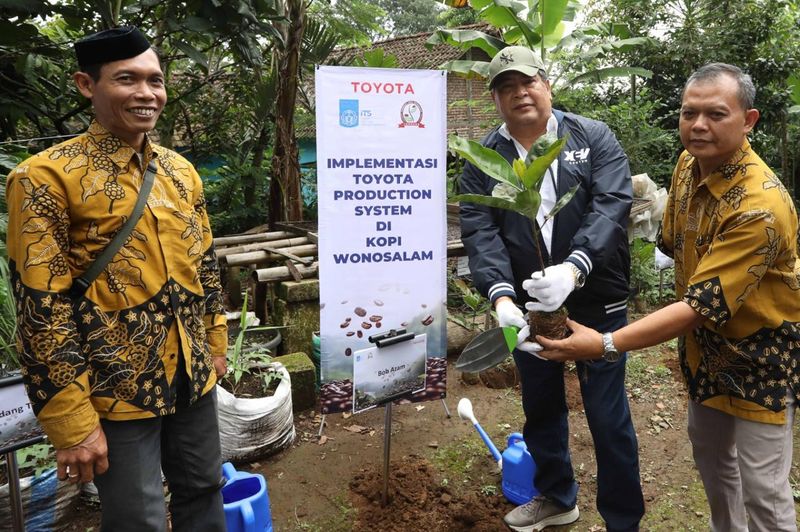 Menyadari pentingnya keselarasan antara industri dan akademisi, Toyota Indonesia melalui Toyota Motor Manufacturing Indonesia (TMMIN) kembali menjalin kerjasama dengan berbagai universitas ternama di Indonesia.