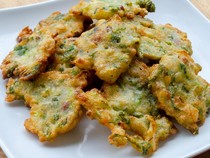 Resep Bakwan Daun Bawang dan Kucai yang Renyah Garing Untuk Camilan