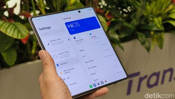 Sistem operasinya adalahh HiOS 14 Fold besutan Tecno berbasis Android 14 dan menghadirkan banyak fitur AI dalam wadah AI Vision. Foto: Fyk/detikinet