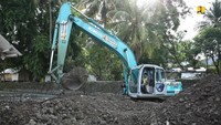 Mobilisasi alat berat telah dilakukan Balai Besar Pelaksanaan Jalan Nasional (BBPJN) DKI Jakarta-Jawa Barat dengan mengerahkan 15 alat berat tersebar di titik-titik penanganan, yakni wheel loader 1 unit, excavator 4 unit, dump truk 3 unit, pick up 1 unit, mini excavator 2 unit, backhoe loader 2 unit, dan self loader 2 unit serta melibatkan sekitar 35 orang tenaga Padat Karya yang tersebar sepanjang 92 km.