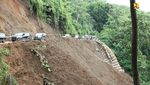 Tengok Dampak Banjir di Sukabumi, Jalan Putus-Perahu Terbalik