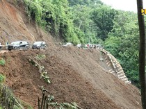 Tengok Dampak Banjir di Sukabumi, Jalan Putus-Perahu Terbalik