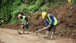 Tengok Dampak Banjir di Sukabumi, Jalan Putus-Perahu Terbalik Tengok Dampak Banjir di Sukabumi, Jalan Putus-Perahu Terbalik