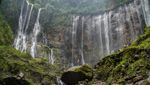 Terbius Kemegahan Air Terjun Tumpak Sewu
