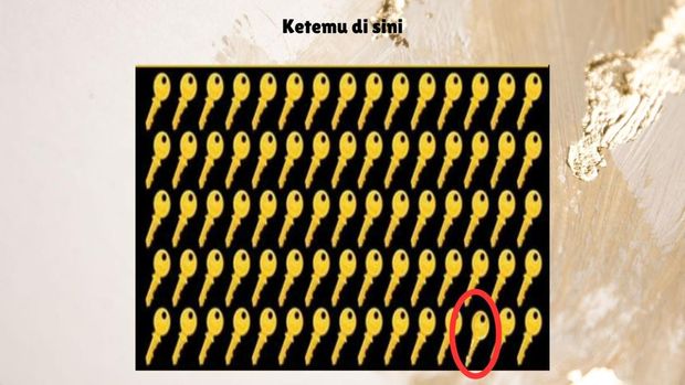 Kunci yang bentuknya berbeda berada pada urutan ketiga dari bawah.
