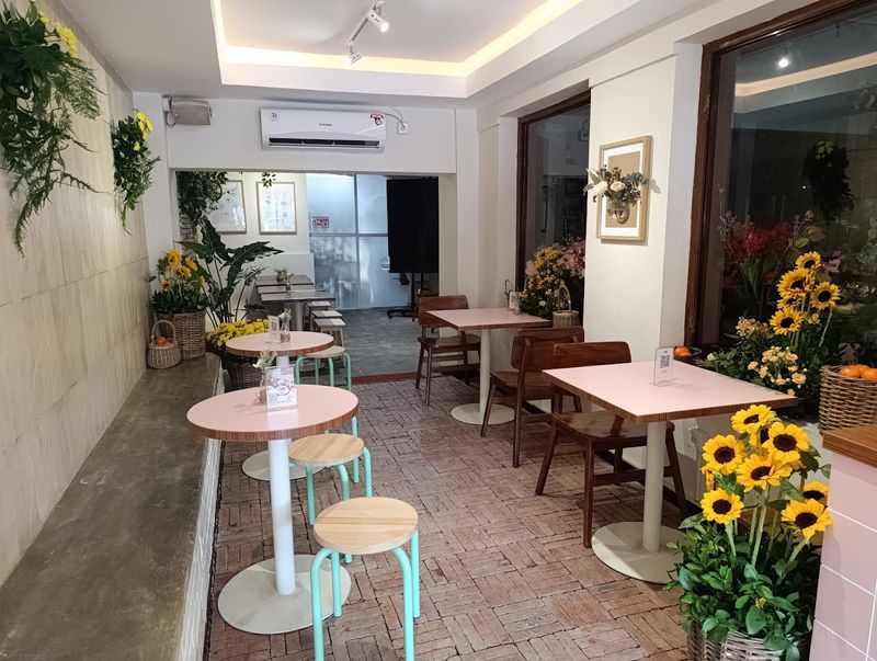 Wah! 5 Kafe Estetik Ini Menyatu dengan Toko Bunga Cantik