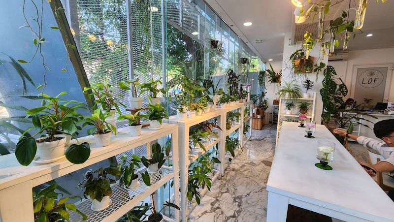Wah! 5 Kafe Estetik Ini Menyatu dengan Toko Bunga Cantik