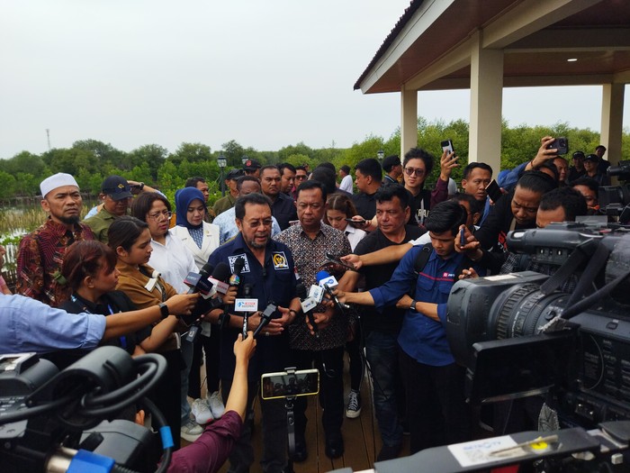 Wakil Ketua DPD RI, Yorrys Raweyai di kawasan Proyek Strategis Nasional (PSN) Tropical Coastland Kabupaten Tangerang.