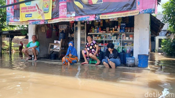 Warga terdampak banjir di Pasuruan