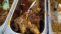 Meskipun harganya murah, tetapi David tetap memperhatikan kualitas. Warungnya buka mulai jam 06.00 dan cepat habis setelah jam makan siang. Foto: detikcom/Riska Fitria