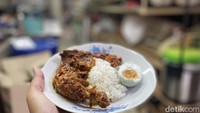 Yang menarik lagi, David juga selalu menyediakan makanan gratis bagi orang tidak mampu setiap hari di warungnya. Foto: detikcom/Riska Fitria F