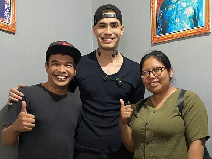 YouTuber asal Malaysia, Aisar Khaled, mendatangi rumah Sunhaji di Kabupaten Magelang, Jumat (6/12/2024).