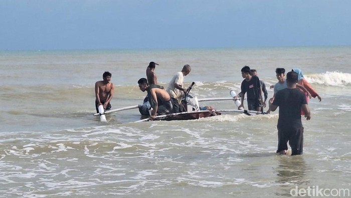 3 Orang tewas terseret ombak Pantai Sokobanah