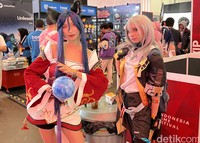 Aksi cosplayer di Indonesia Game Festival 2024
