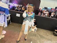 Aksi cosplayer di Indonesia Game Festival 2024