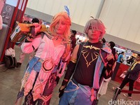 Aksi cosplayer di Indonesia Game Festival 2024