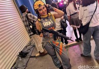 Aksi cosplayer di Indonesia Game Festival 2024