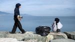 Aksi Bersih-bersih Sampah di Pantai Teluk Palu